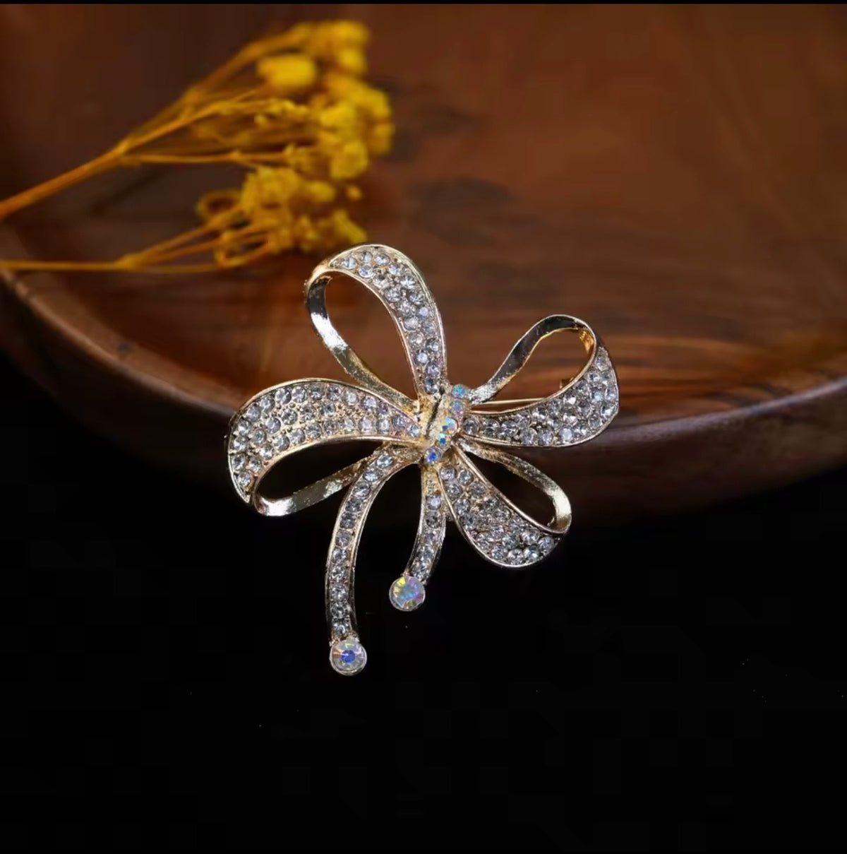 Fiocco Éclat – Spilla Gioiello Elegante