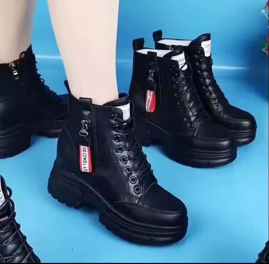 Stivaletti neri con interno in pelliccia – BellaViva Boutique